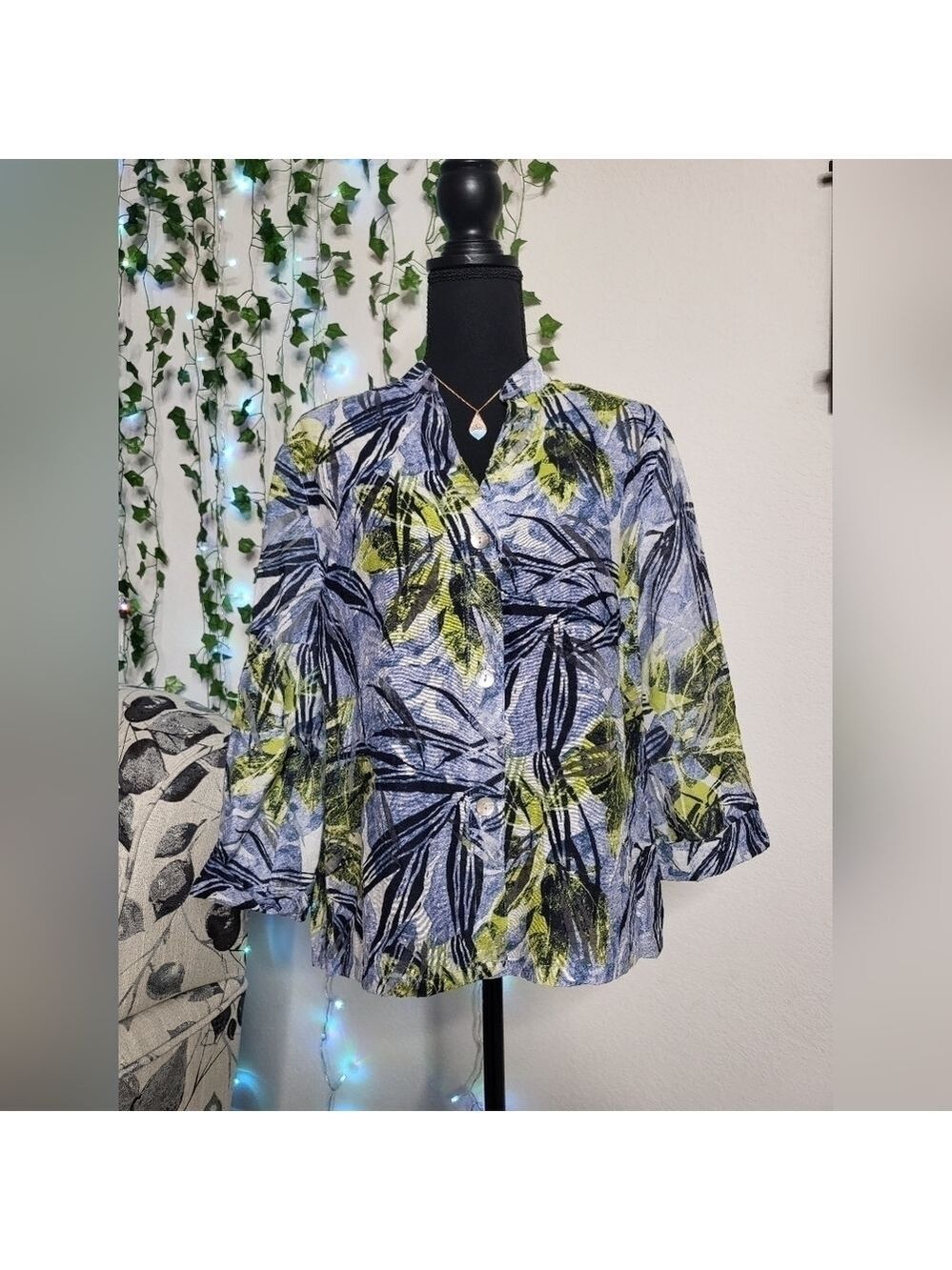 Hearts of Palm Petites Sheer Nylon Blend Vacation Print Long Sleeve Top